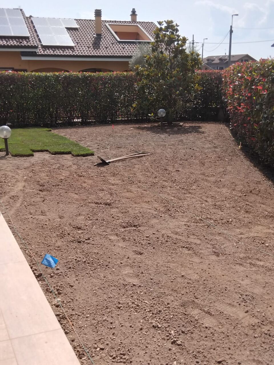 Terreno livellato e pronto per la posa del prato